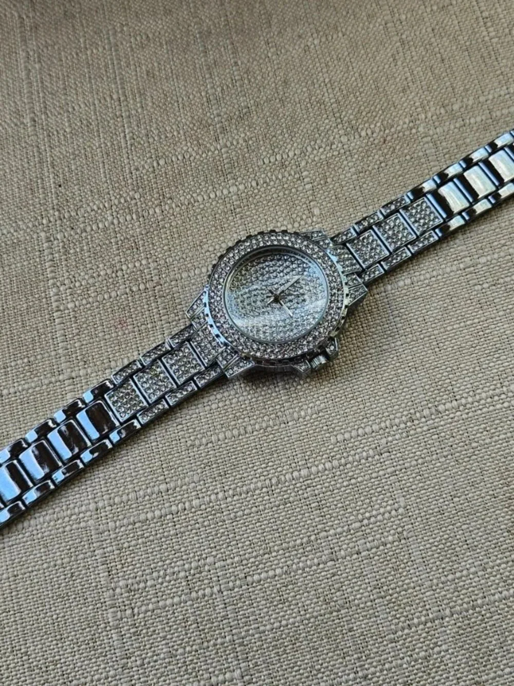 Crystals Accent Face Bezel Wristwatch Silver Tone Fashion Analog Quartz watch